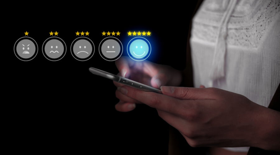 Online reviews web scraping for sentiment analysis